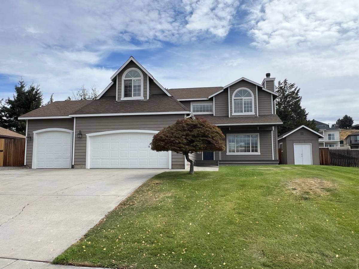 House for rent at 2422 Highland View Dr, East Wenatchee, WA 98802