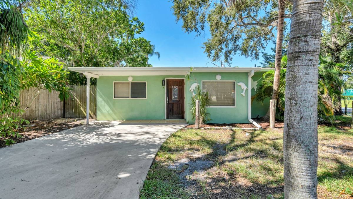 House for rent at 6801 46th Ave N, Saint Petersburg, FL 33709