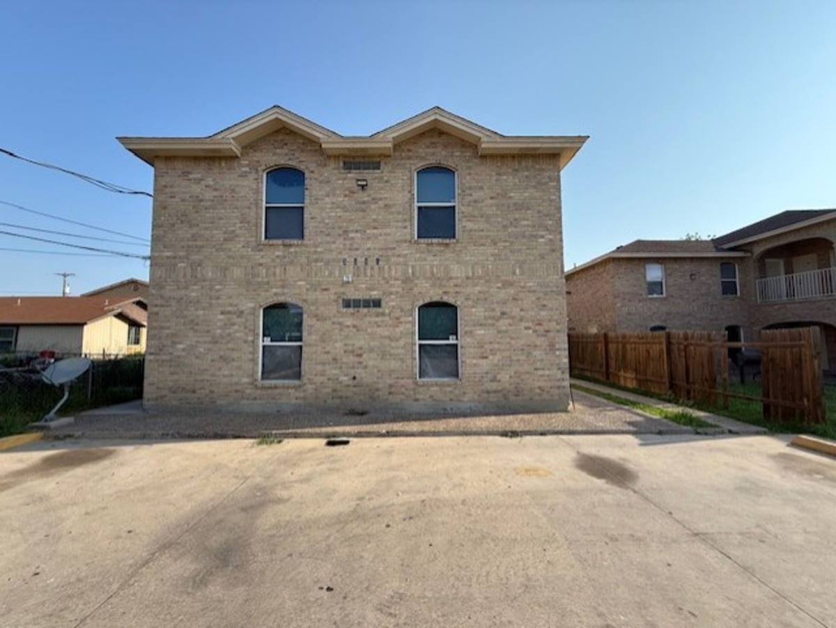 Apartment for rent at 3006 E Stewart, Laredo, TX 78043
