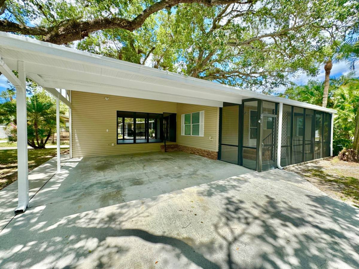 Apartment for rent at 1322 Henderson Creek Dr, Naples, FL 34114