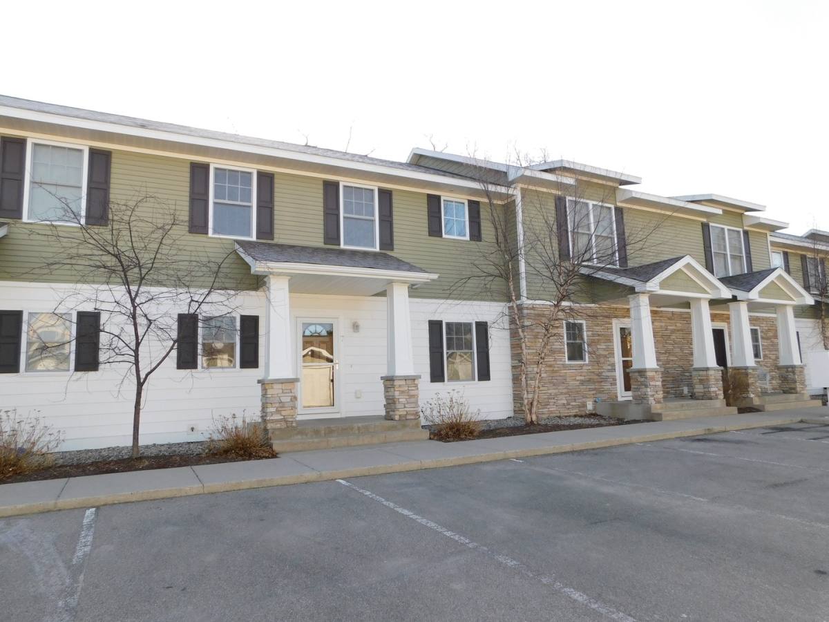 Townhouse for rent at 1505 Kent St Premier Place Condominiums, Traverse City, MI 49686