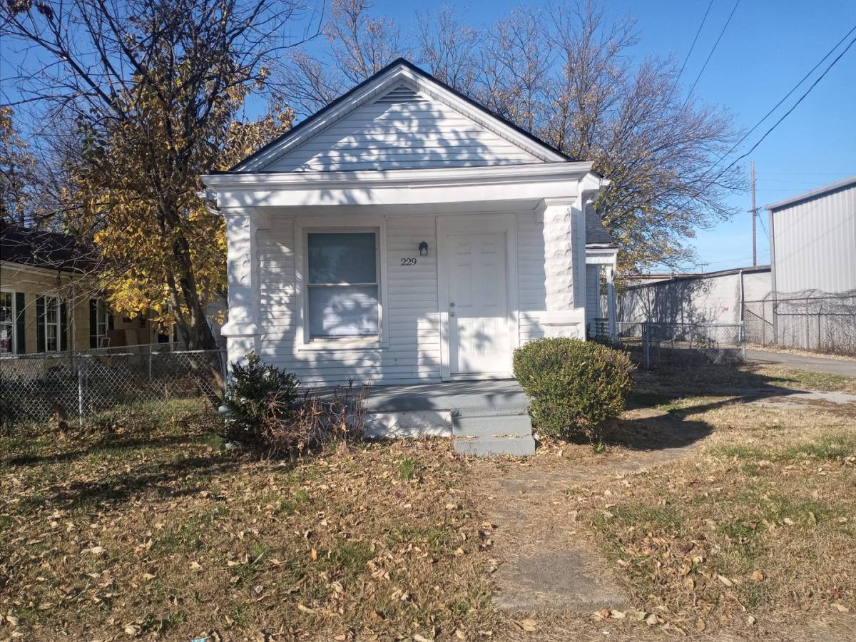 Apartment for rent at 229 Hiawatha Ave, Louisville, KY 40209