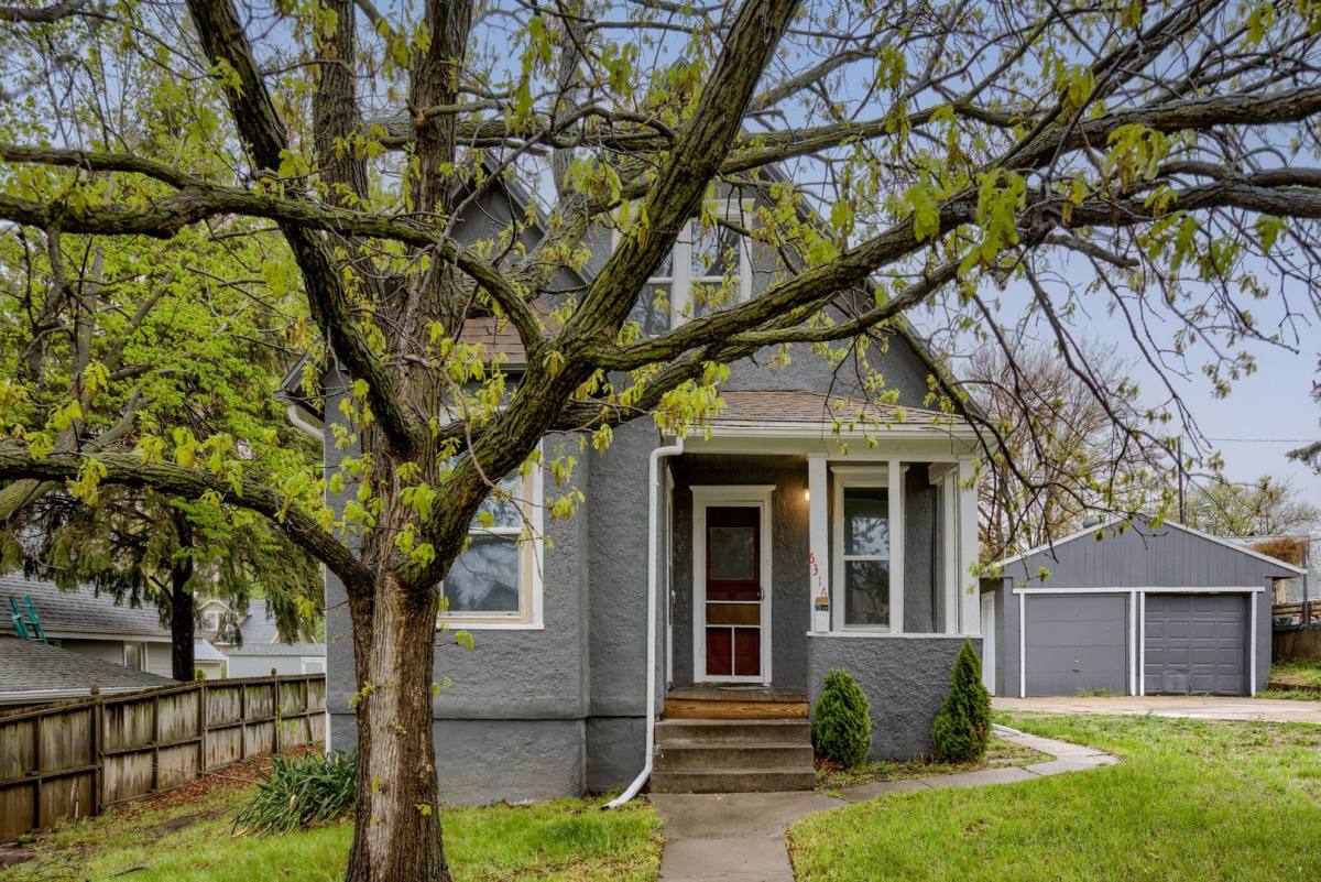 House for rent at 6316 Spencer St, Omaha, NE 68104