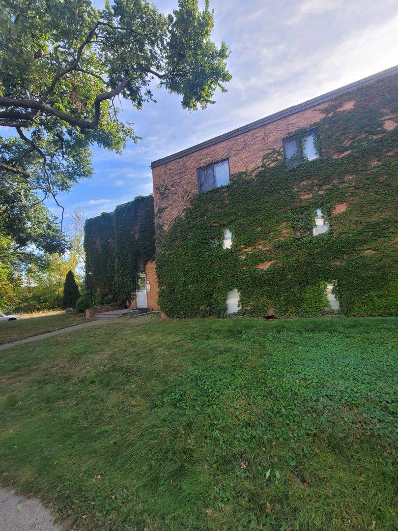 Apartment for rent at 818 8th St SE, Minneapolis, MN 55414