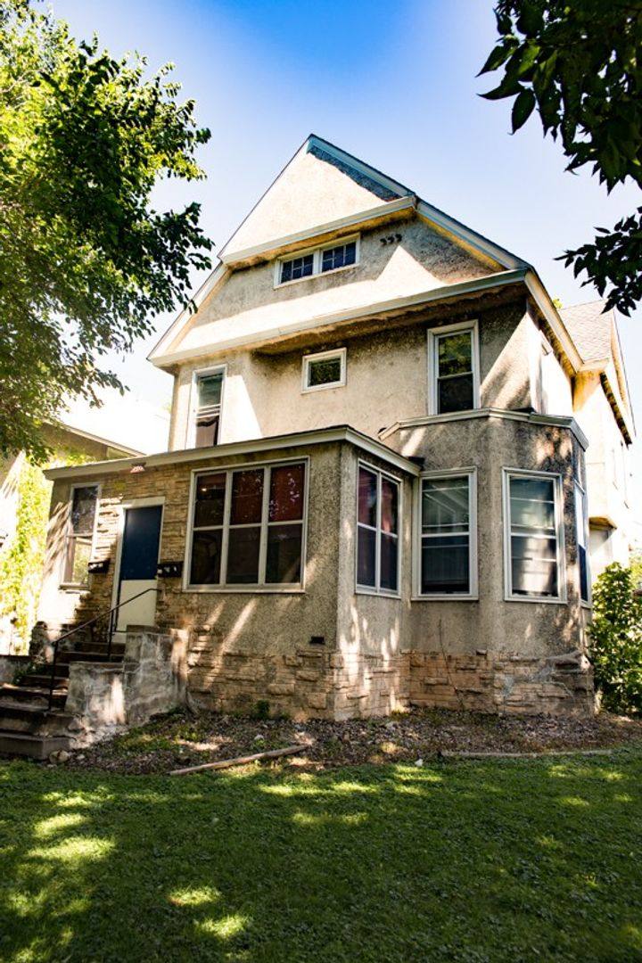 Apartment for rent at 946 15th Ave SE, Minneapolis, MN 55414