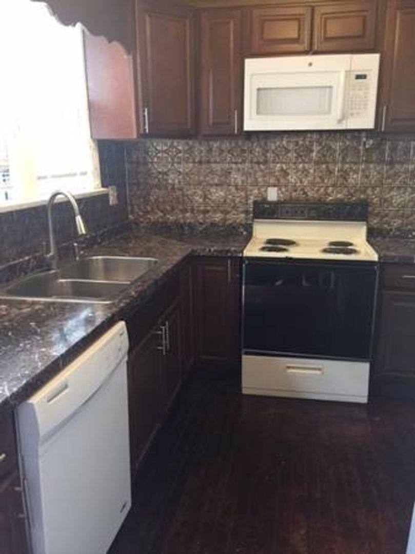 Apartment for rent at 954 15th Ave SE, Minneapolis, MN 55414