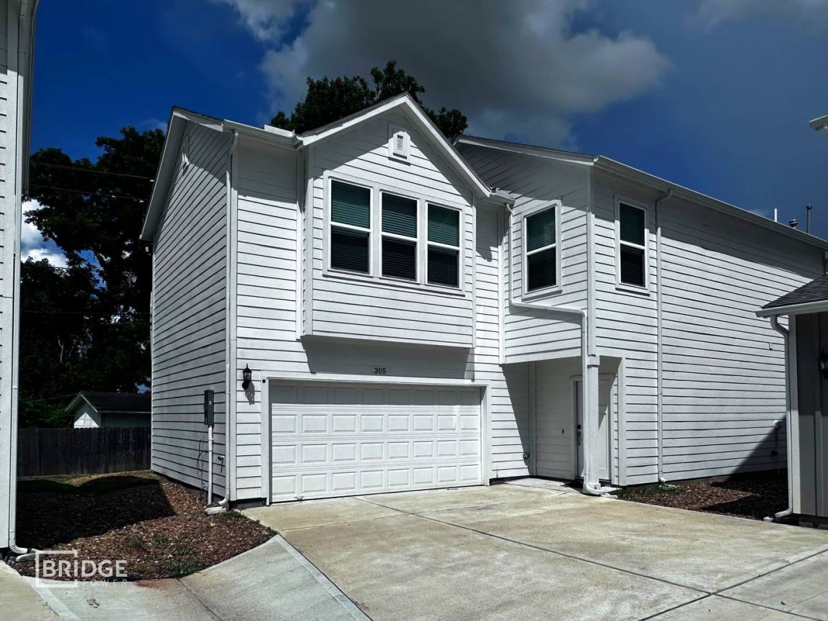 House for rent at 305 Huisache St, Lake Jackson, TX 77566