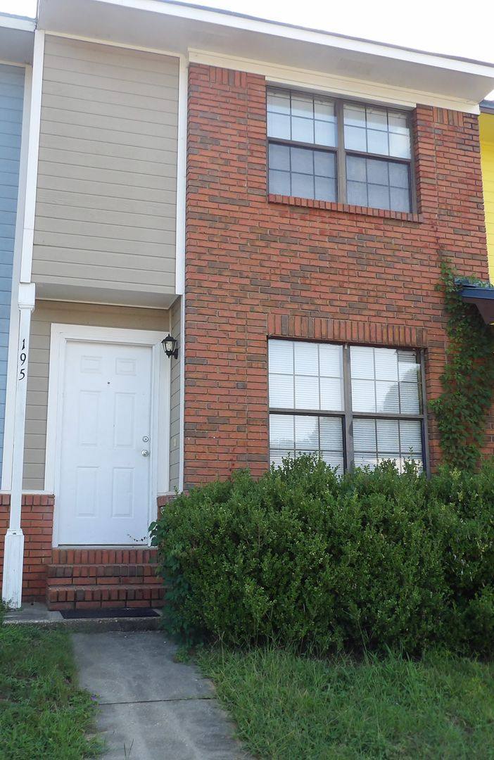 Townhouse for rent at 195 Lakeview Dr, Daleville, AL 36322