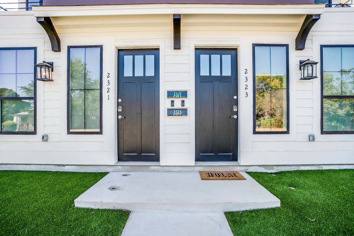 Apartment for rent at 2323 Benbrook Blvd, Fort Worth, TX 76110