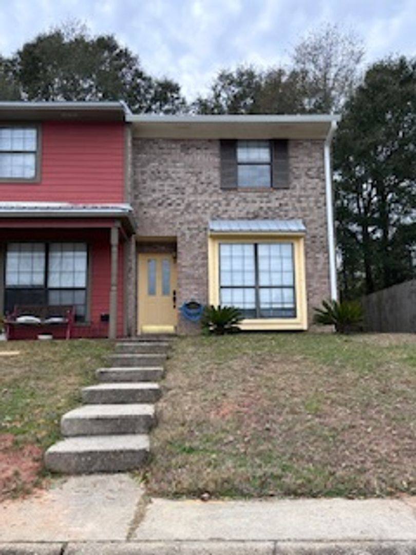 Townhouse for rent at 181 Lakeview Dr, Daleville, AL 36322