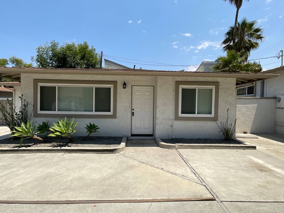 Townhouse for rent at 2641 Santa Ana Ave, Costa Mesa, CA 92627