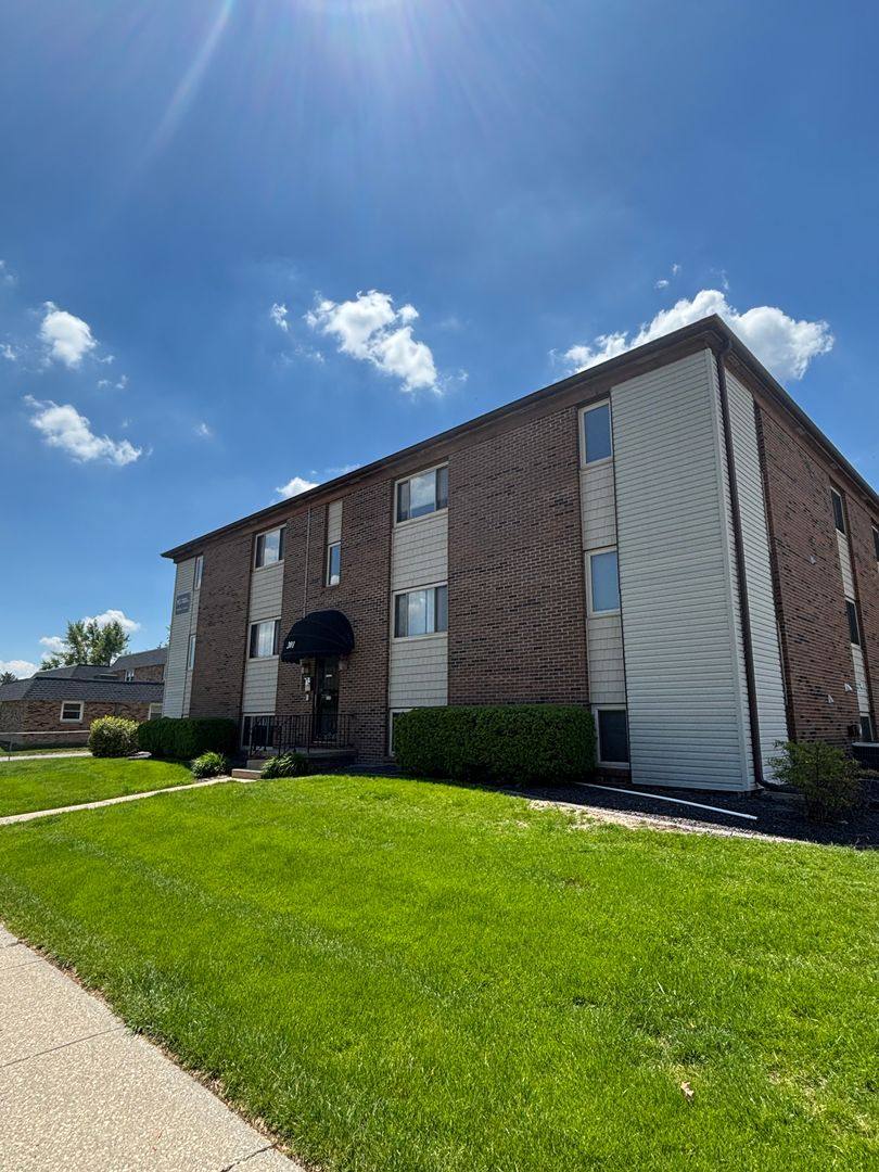 Apartment for rent at 201 S Regency Dr, Bloomington, IL 61701