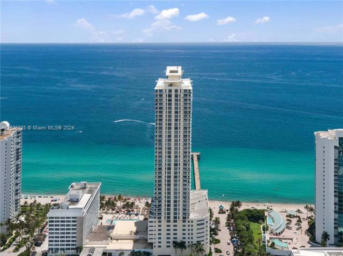 Apartment for rent at 16699 Collins Ave, North Miami Beach, FL 33160