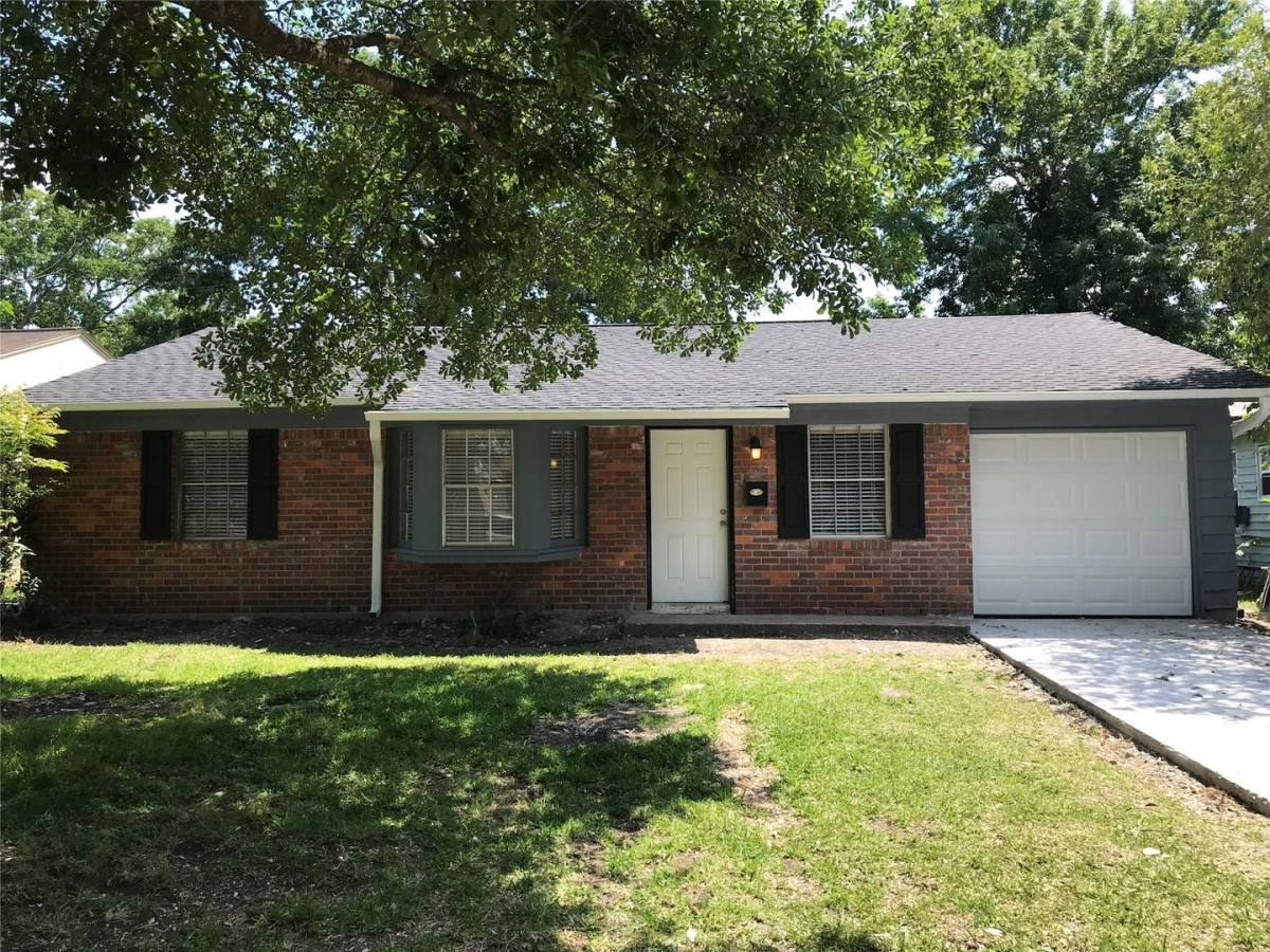House for rent at 3927 Prudence Dr, Houston, TX 77045