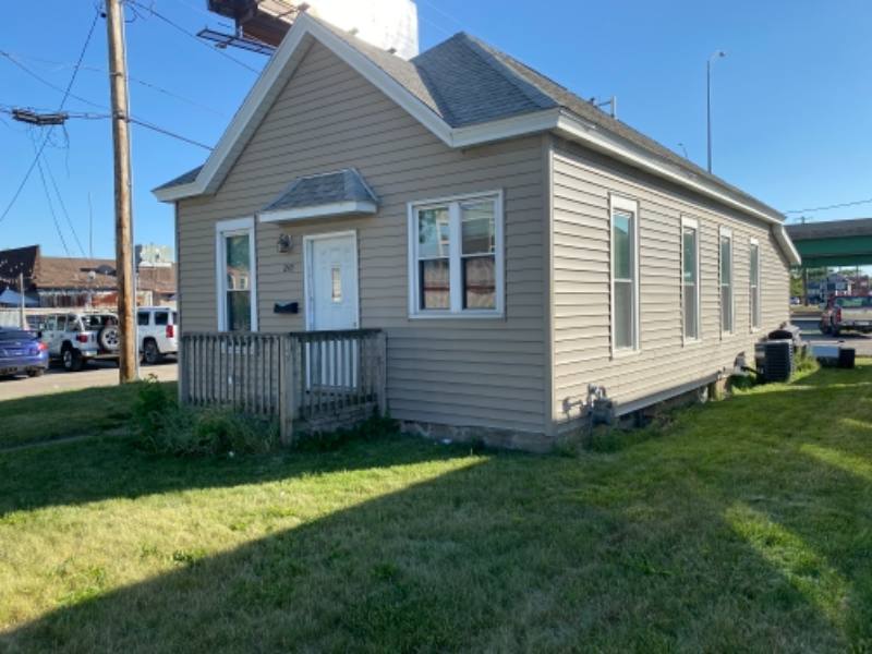 House for rent at 210 3rd St SW, Cedar Rapids, IA 52404