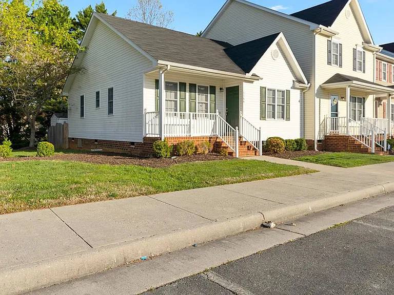 Townhouse for rent at 1159 Settlers Landing Dr, Tappahannock, VA 22560