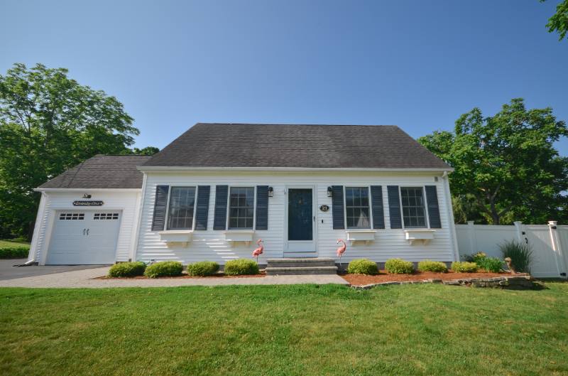 House for rent at 21 4th Ave, Waterford, CT 06385