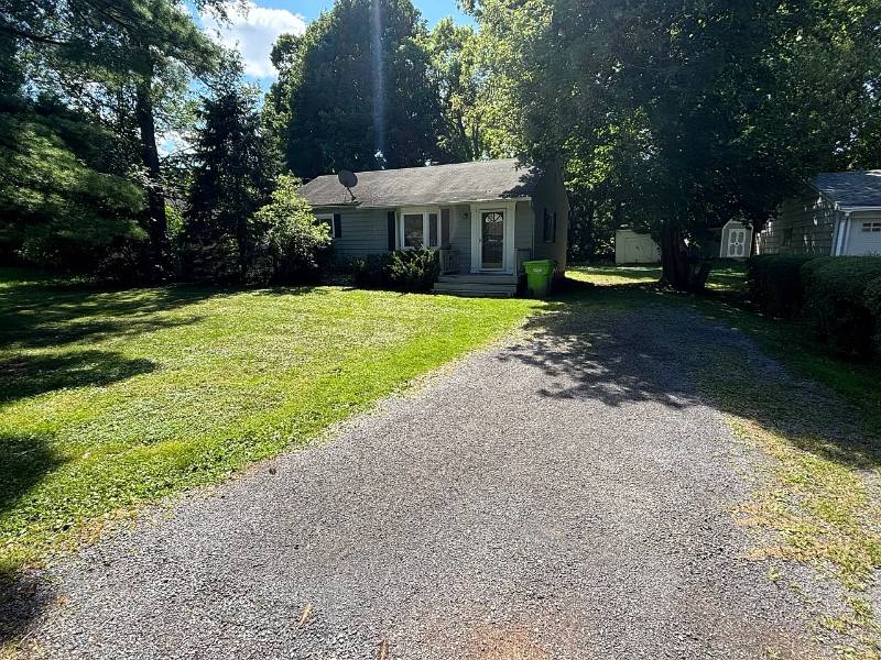 House for rent at 305 Hunt Dr, Fayetteville, NY 13066
