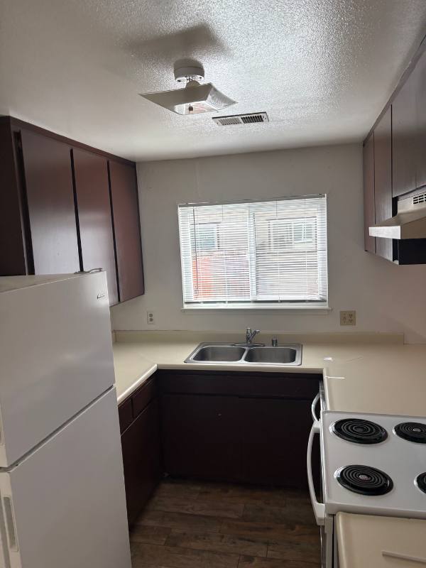 Apartment for rent at 1090 W D St #C, Lemoore, CA 93245