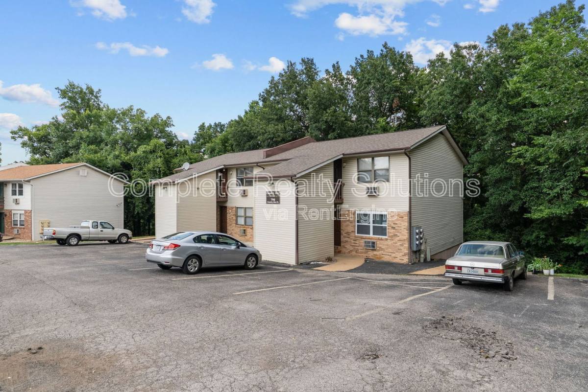 Apartment for rent at 790 Country Aire Court, Fenton, MO 63026