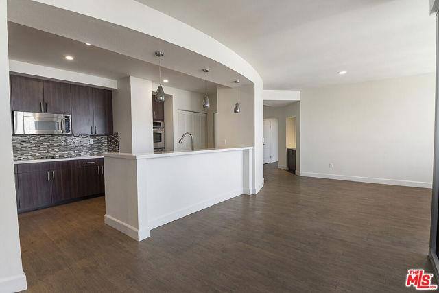 House for rent at 5670 Wilshire Blvd #PH3, Los Angeles, CA 90036