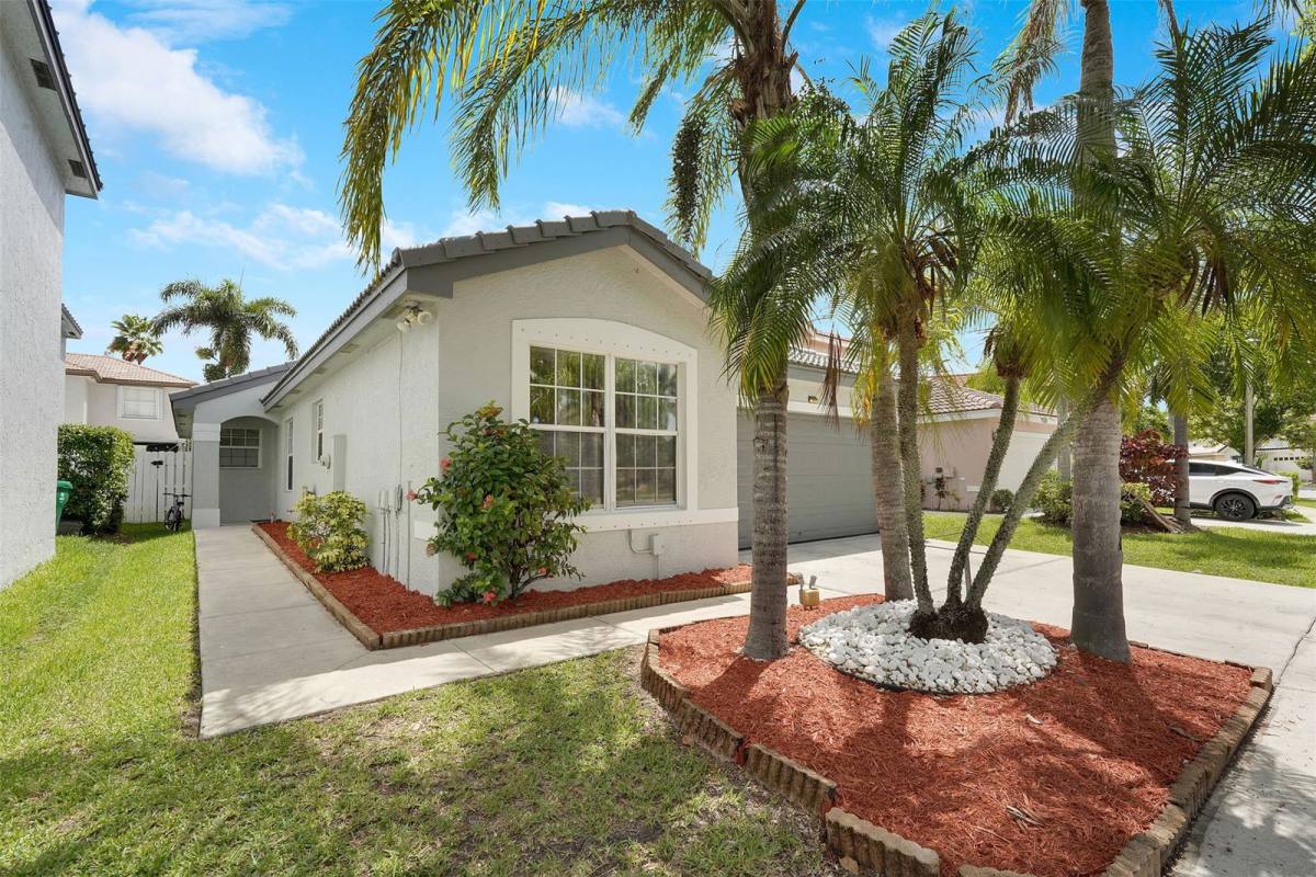 House for rent at 17363 SW 22nd St, Hollywood, FL 33029