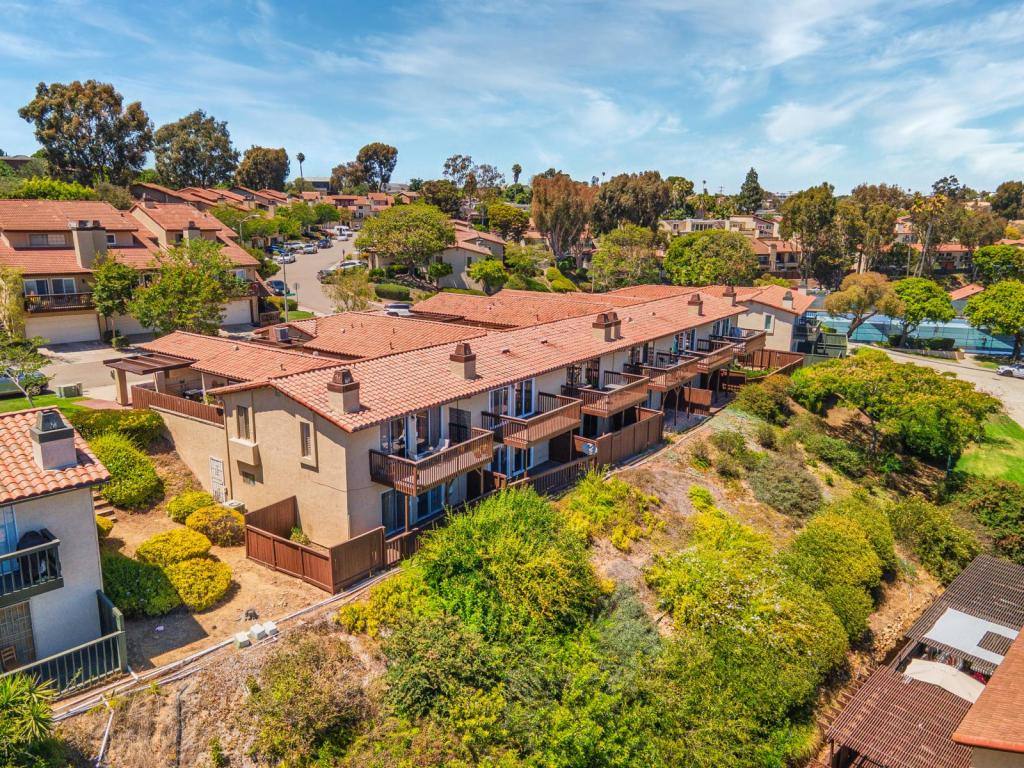 Townhouse for rent at 6855 Fashion Hills Blvd, San Diego, CA 92111