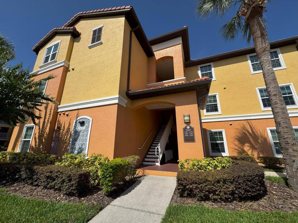 Condo for rent at 5455 Vineland Rd #3210, Orlando, FL 32811