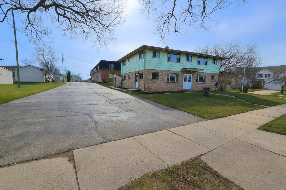 Apartment for rent at 325 Sentinel Dr #1-1ST Floor, Waukesha, WI 53189