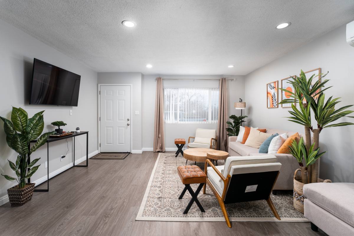 House for rent at 716 Orange St, Riverside, CA 92501
