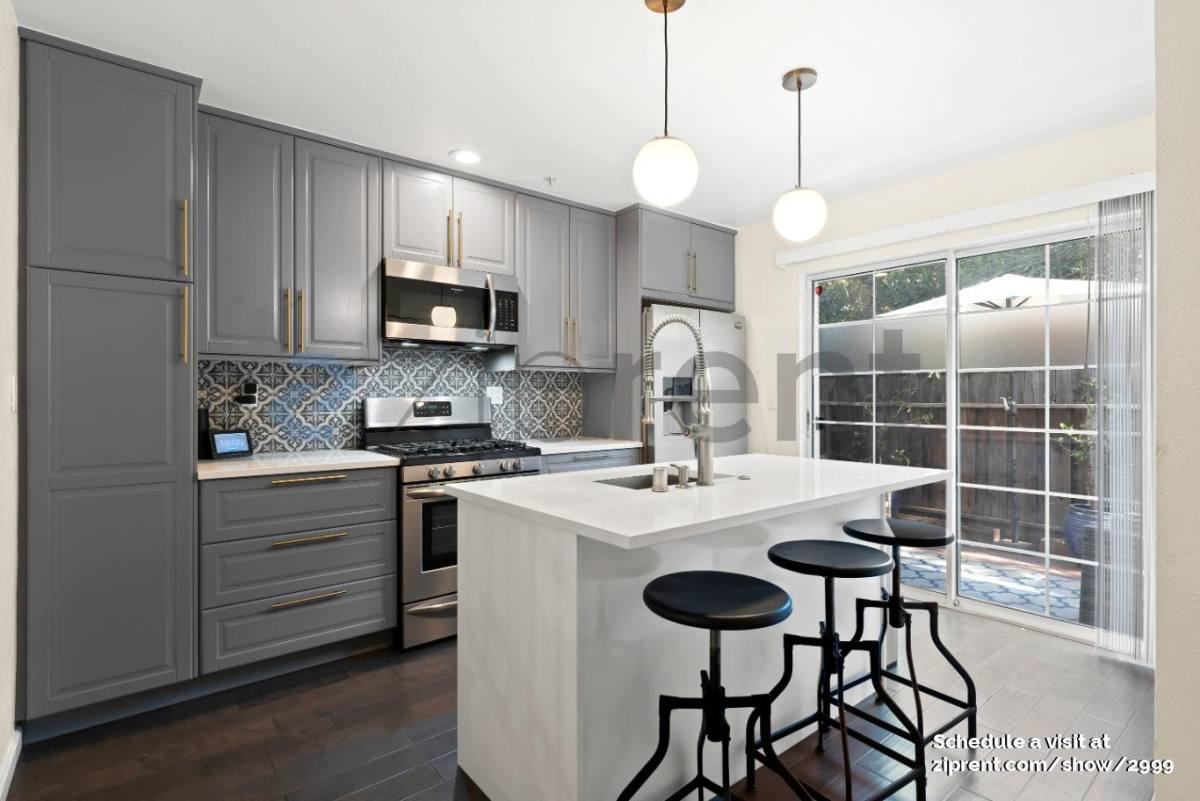 Townhouse for rent at 137 Margo Dr, Mountain View, CA 94041
