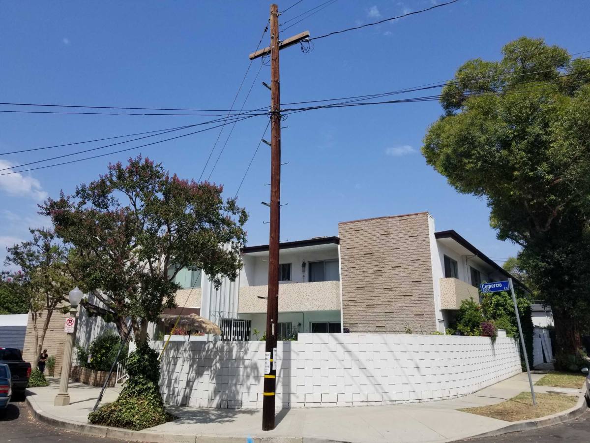 Apartment for rent at 5302 Comercio Lane #14, Woodland Hills, CA 91364