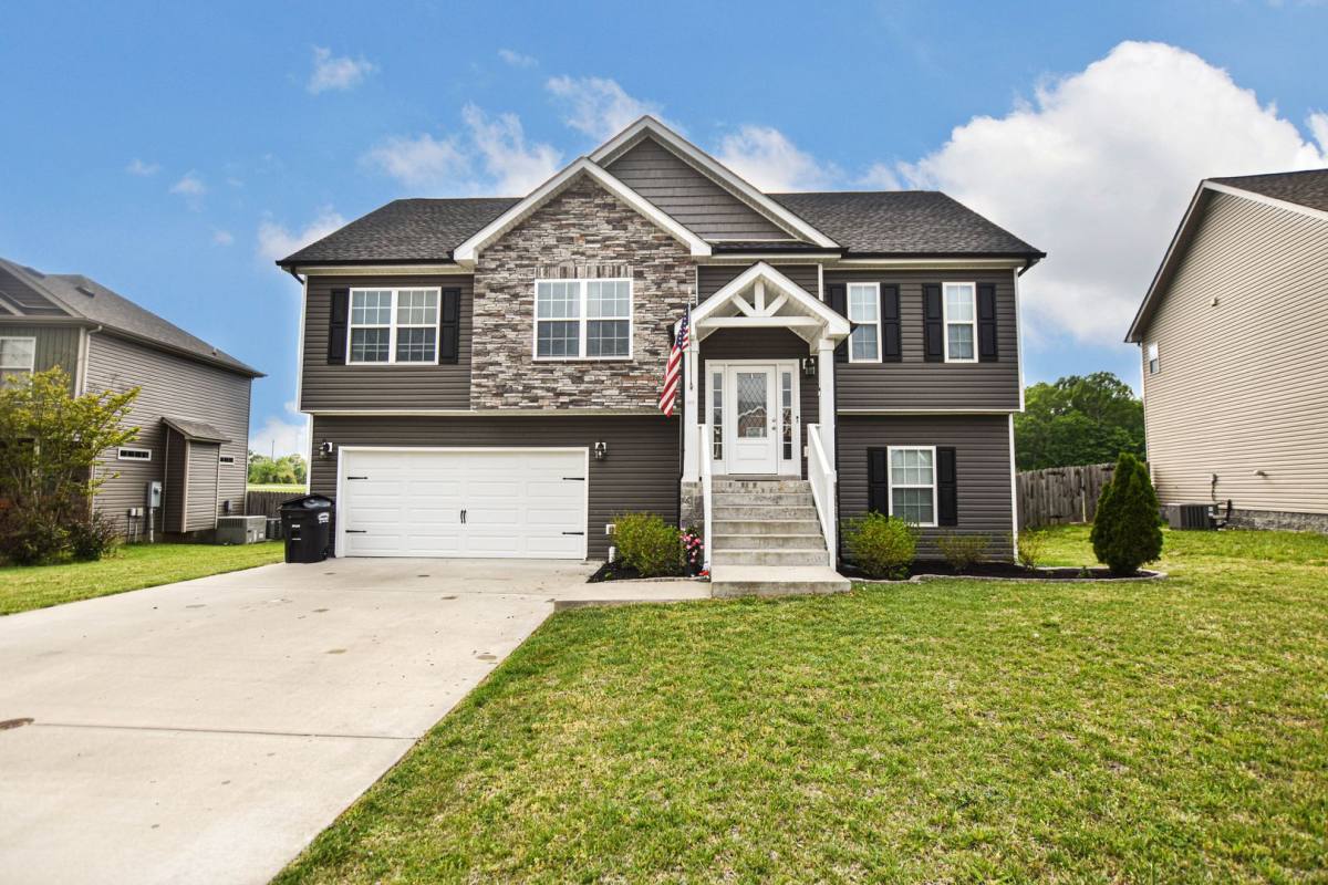 House for rent at 106 Sycamore Hill Dr, Clarksville, TN 37042