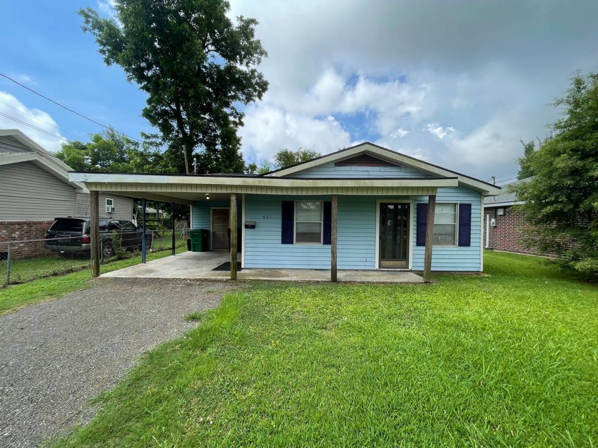 House for rent at 821 Garden Dr, Westlake, LA 70669