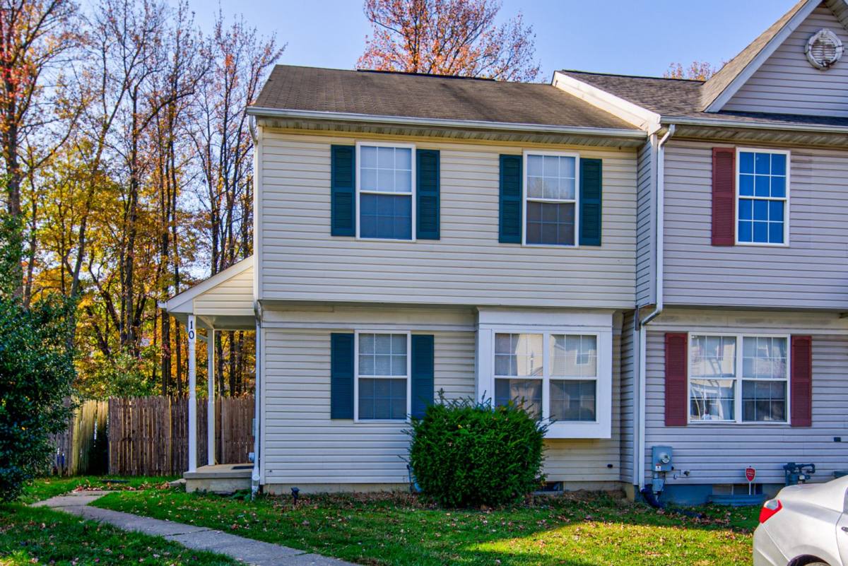 Townhouse for rent at 10 Elks Trail, New Castle, DE 19720