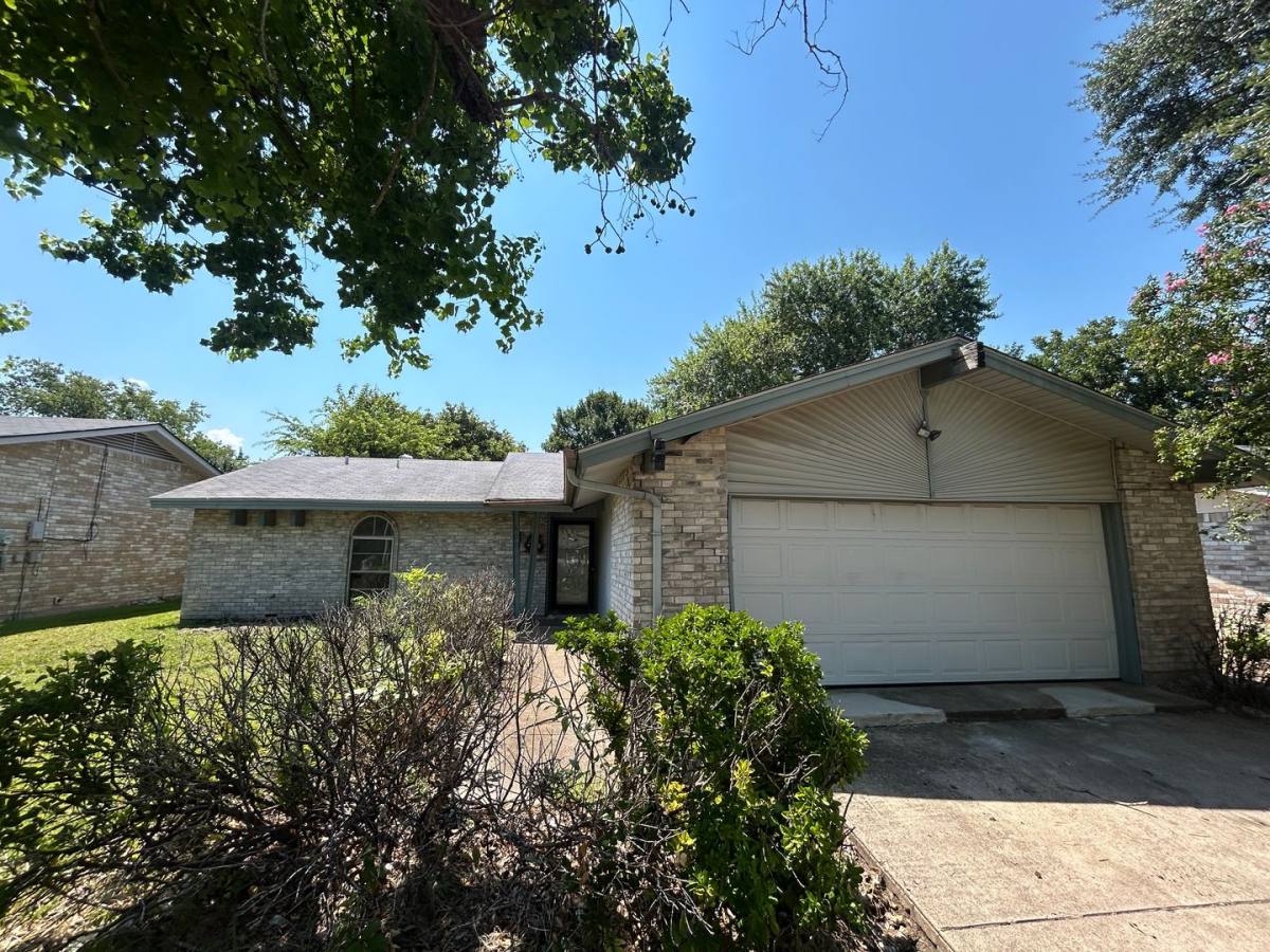 House for rent at 601 Brian Dr, Grand Prairie, TX 75052