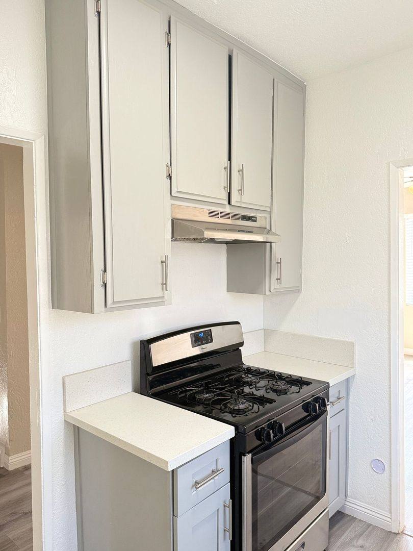 Townhouse for rent at 252-260 W 11th St, San Pedro, CA 90731