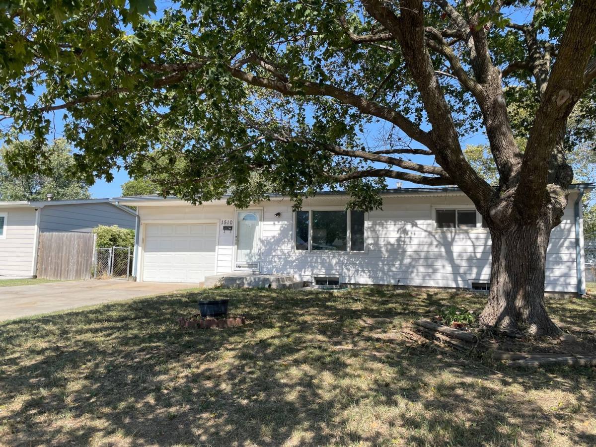 House for rent at 1510 W Lotus St, Wichita, KS 67213
