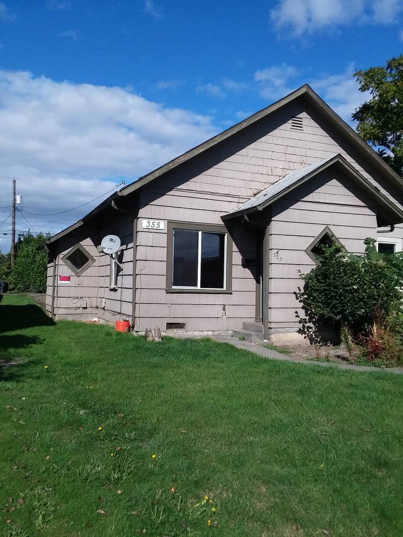 Apartment for rent at 355-357 24th Ave, Longview, WA 98632