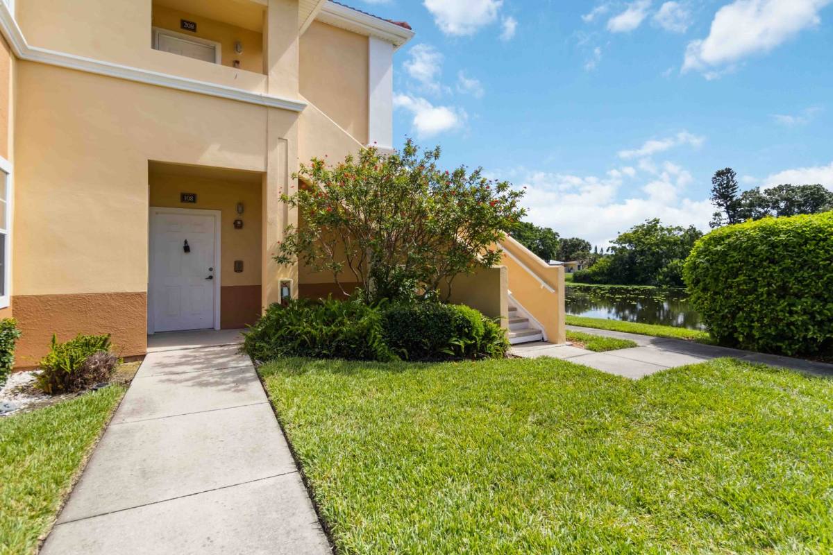 Condo for rent at 1040 Villagio Circle, Sarasota, FL 34237