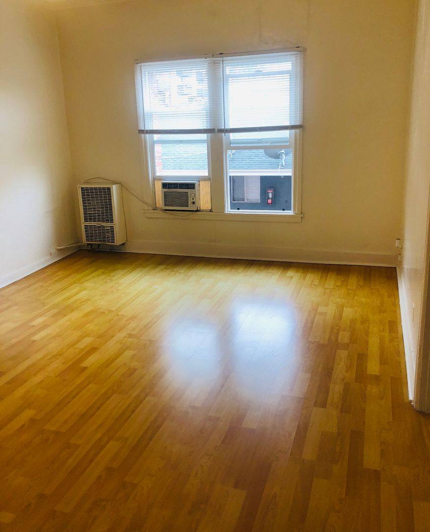 Apartment for rent at 138 S Westmoreland Ave, Los Angeles, CA 90004