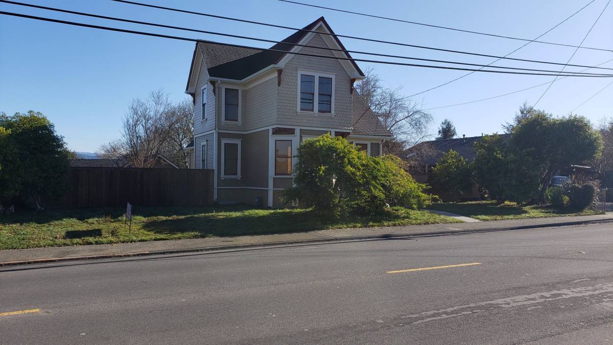 Apartment for rent at 1307 W Ave, Eureka, CA 95501