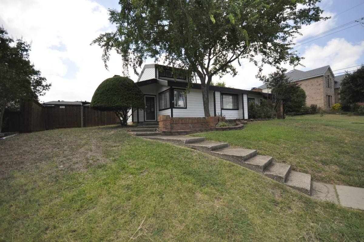 Apartment for rent at 328-332 W Corporate Dr, Lewisville, TX 75067
