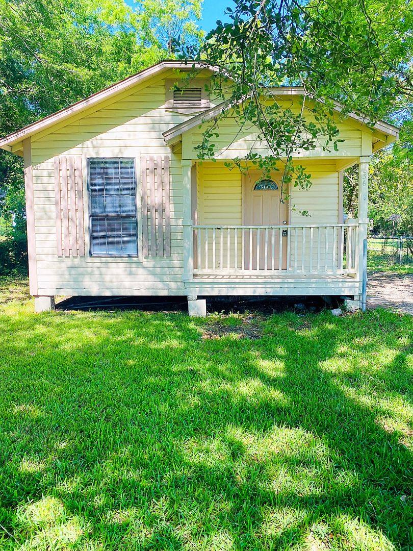 House for rent at 836 N Meeker Rd, Beaumont, TX 77713