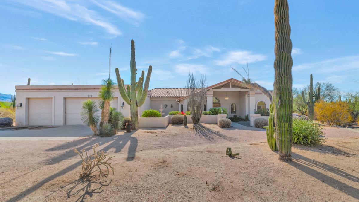 House for rent at 8633 E Camino Del Monte, Scottsdale, AZ 85255