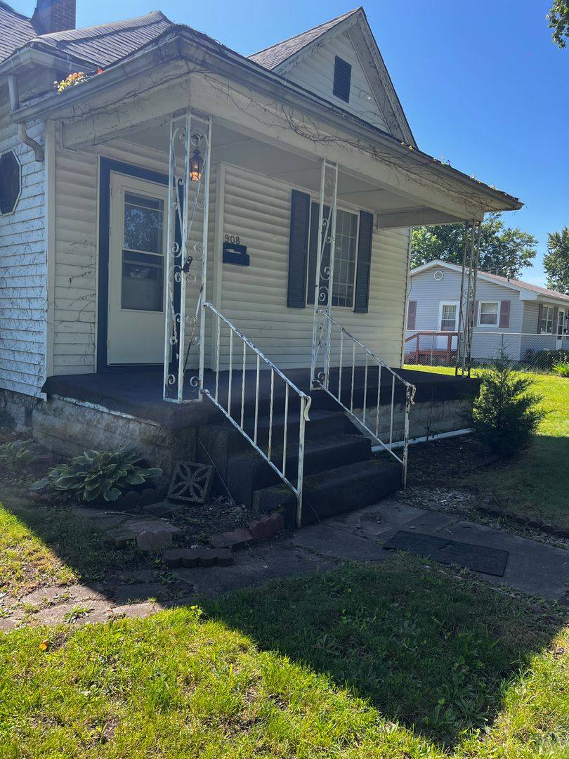 House for rent at 908 S 17 St, Terre Haute, IN 47807