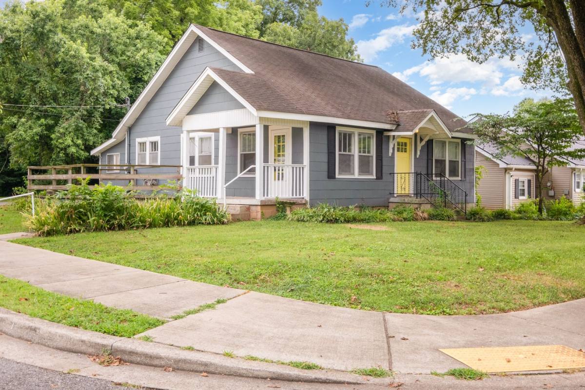 House for rent at 916 N Church St, Murfreesboro, TN 37130