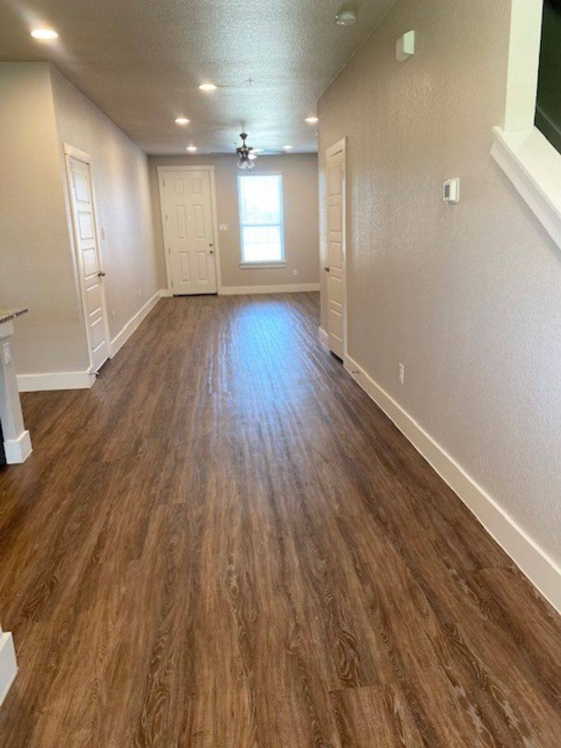 Townhouse for rent at 376 Hemphill St, Burleson, TX 76028