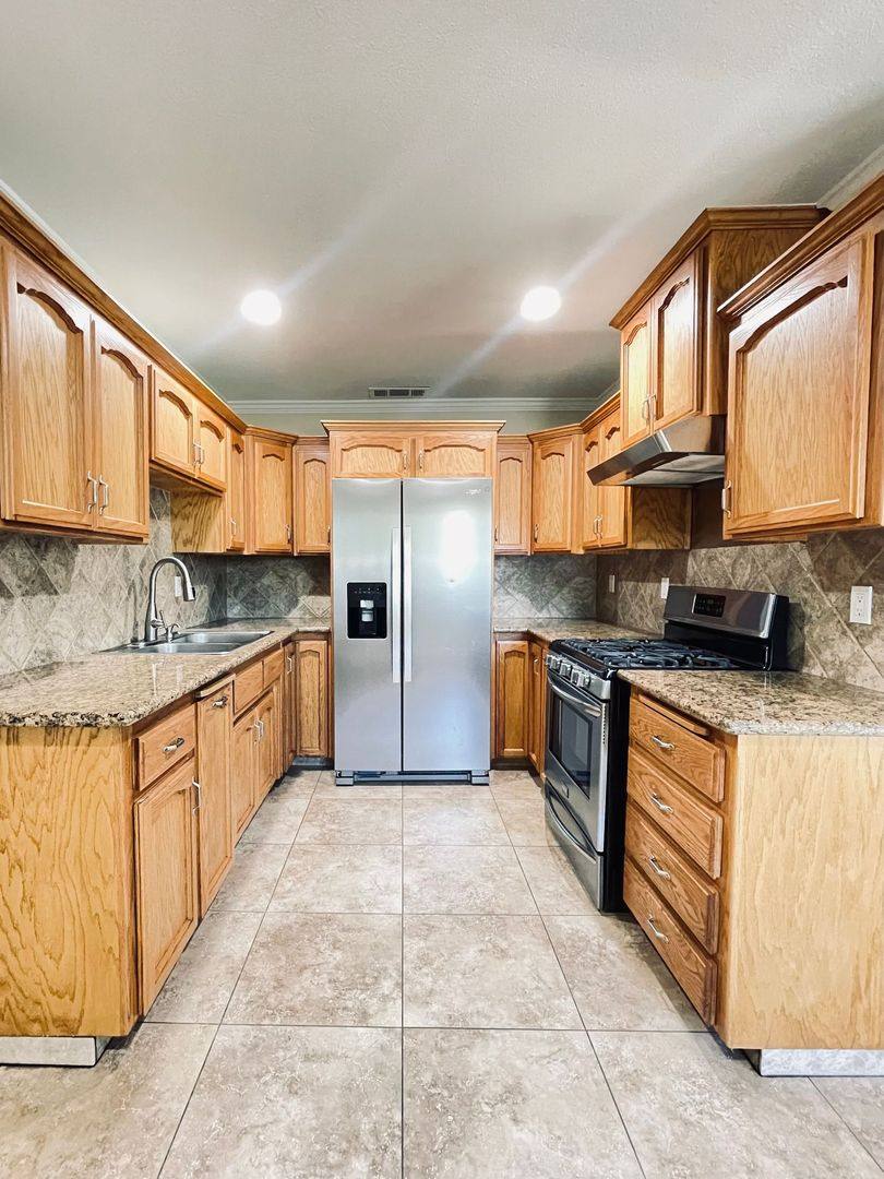 House for rent at 2247 W Dakota Ave, Fresno, CA 93705