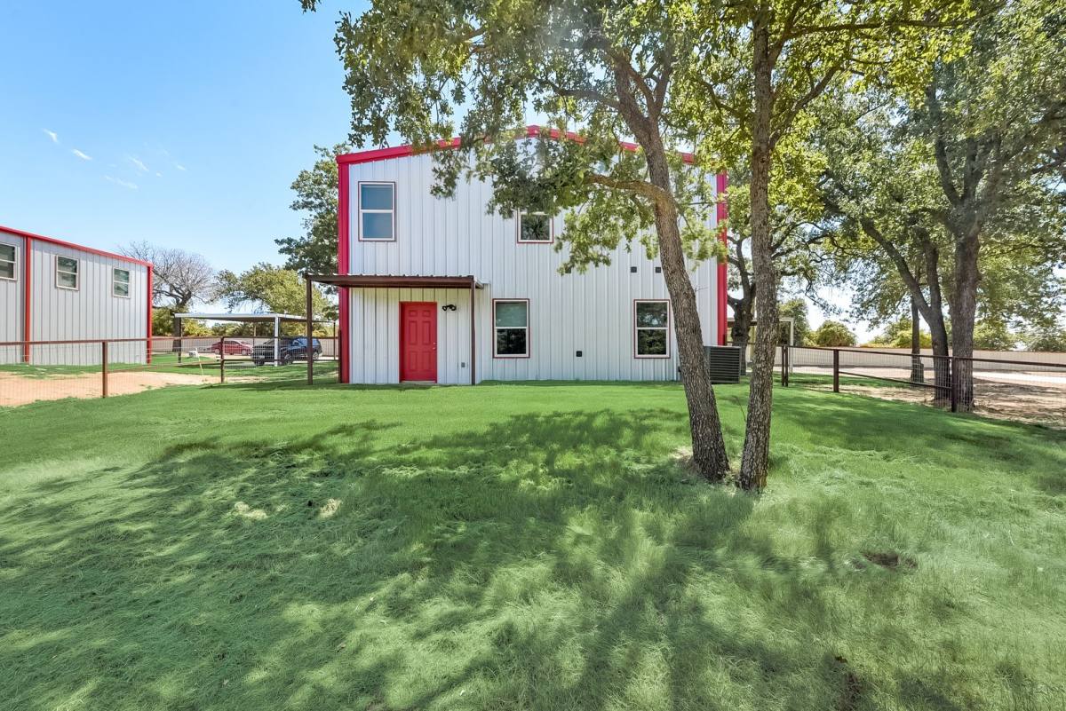 Townhouse for rent at 1033 Deer Lane, Azle, TX 76020